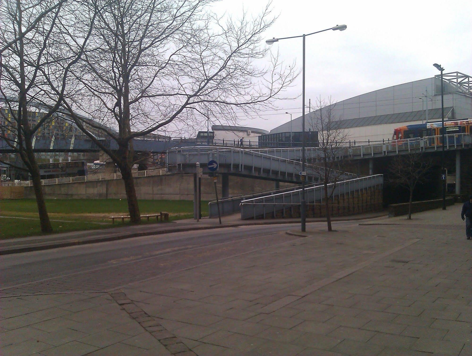 Ibis Sheffield City Exterior foto