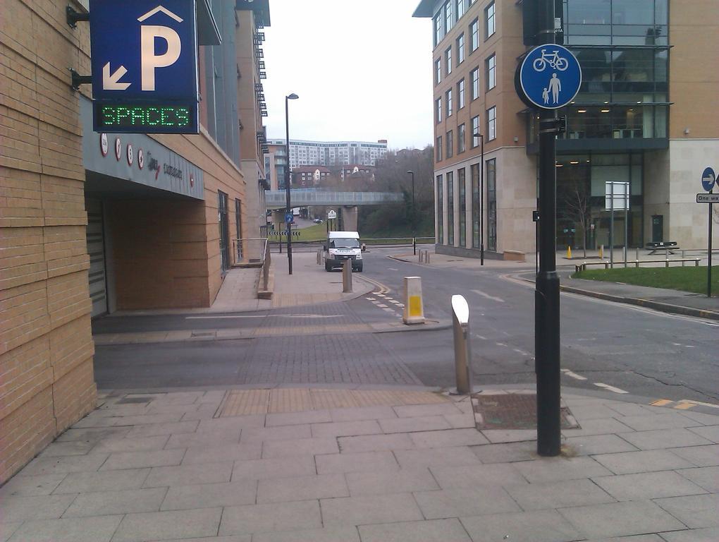 Ibis Sheffield City Exterior foto